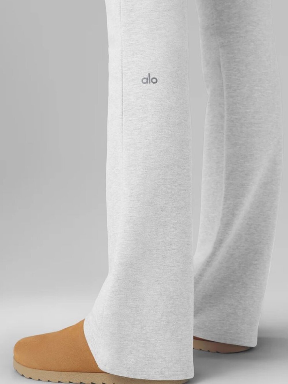 NWT ALO Yoga🧘♂️ Sway Bootcut Sweatpant Heather Grey 👖 Leg-Lengthening - Picture 7 of 8